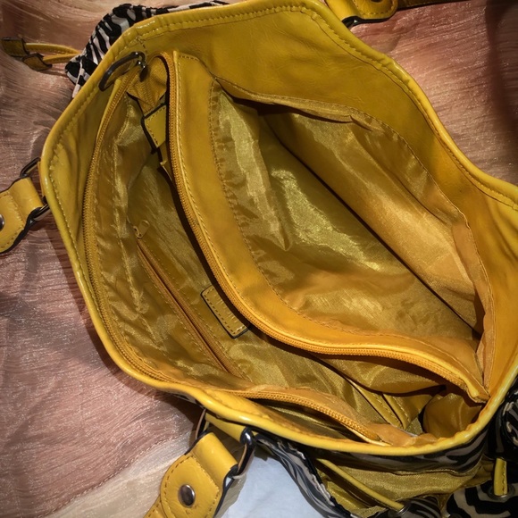 🎁✈️😊Yellow & Zebra Print, Handbag, by Nicole Miller - Picture 5 of 11